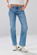 Jean straight leg azul medio bota recta con tiro alto
