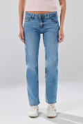 Jean straight leg azul medio infaltables con bota recta
