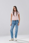 Jean straight leg azul medio infaltables con bota recta
