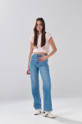 Jean azul medio infaltables straight leg con tiro bajo
