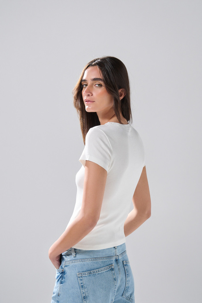 Camiseta en rib infaltables unicolor con manga corta
