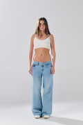 Jean open leg infaltables azul con bota ancha y desgastes
