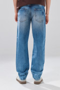 Jean 90´S infaltables azul medio tiro bajo con bota recta
