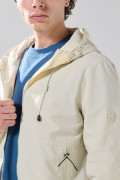Chaqueta liviana con capota para hombre unicolor rompe viento