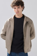 Chaqueta café en gamuza cazadora bomber con cuello alto