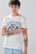 Camiseta ajustada crema clara manga corta con arte college
