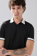 Camiseta polo unicolor con contrastes y texturas de Boho Club
