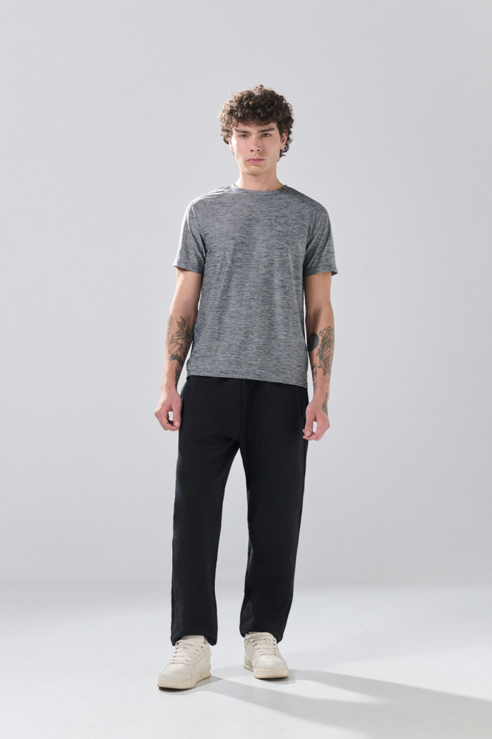 Pantalón jogger bota recta unicolor con bolsillos
