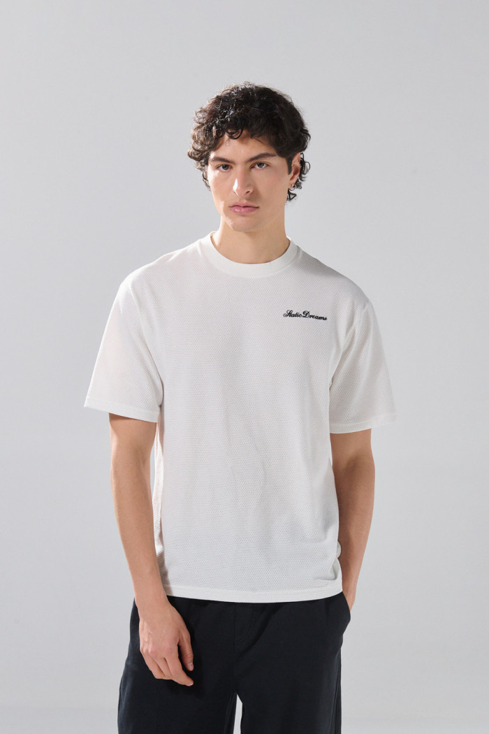 Camiseta oversize unicolor manga corta con texto de Boho Club
