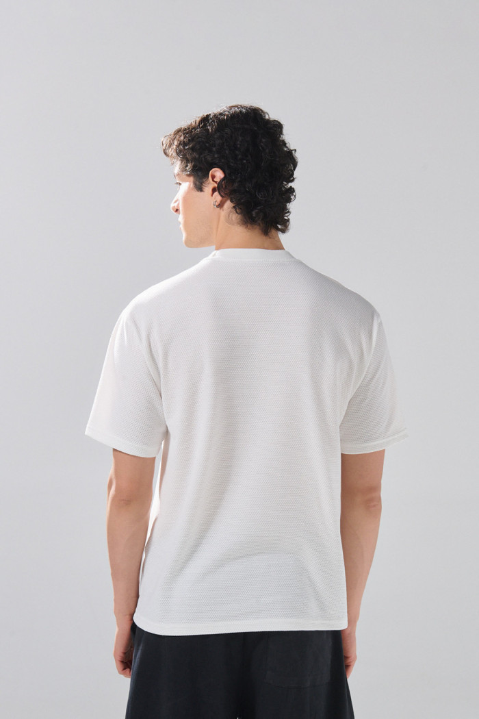 Camiseta oversize unicolor manga corta con texto de Boho Club
