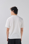 Camiseta oversize unicolor manga corta con texto de Boho Club
