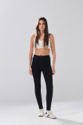 Jean infaltables súper skinny negro con botón metálico
