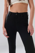 Jean infaltables súper skinny negro con botón metálico
