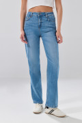 Jean straight leg azul medio infaltables con tiro bajo
