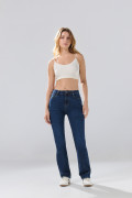 Jean straight leg infaltables azul bota recta con tiro alto
