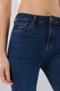 Jean straight leg infaltables azul bota recta con tiro alto
