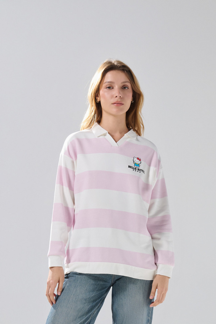 Buzo oversize cuello polo crema con diseño de Hello Kitty

