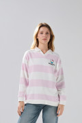 Buzo oversize cuello polo crema con diseño de Hello Kitty
