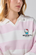 Buzo oversize cuello polo crema con diseño de Hello Kitty
