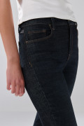 Jean súper skinny infaltables azul intenso con costuras
