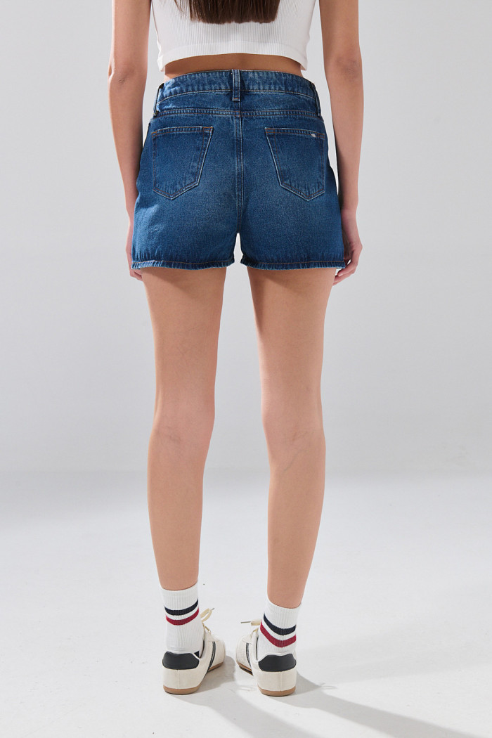 Short de jean infaltables azul oscuro con 5 bolsillos
