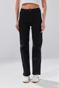 Jean straight leg infaltables negro con bota recta
