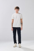 Jean azul intenso slim infaltables tiro bajo con 5 bolsillos
