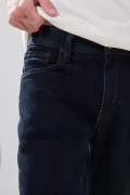 Jean azul intenso slim infaltables tiro bajo con 5 bolsillos
