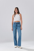 Jean azul medio 90´S infaltables bota recta con tiro alto
