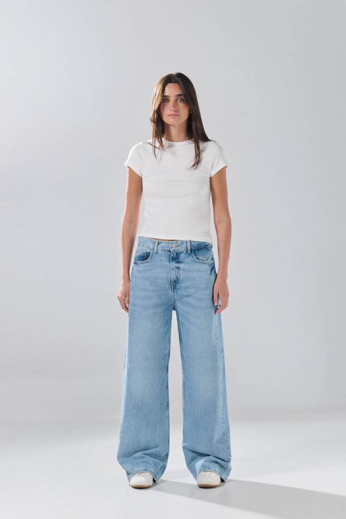 Jean baggy azul claro bota ancha infaltables con tiro medio
