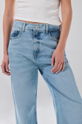 Jean baggy azul claro bota ancha infaltables con tiro medio
