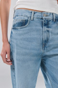 Jean baggy azul claro bota ancha infaltables con tiro medio
