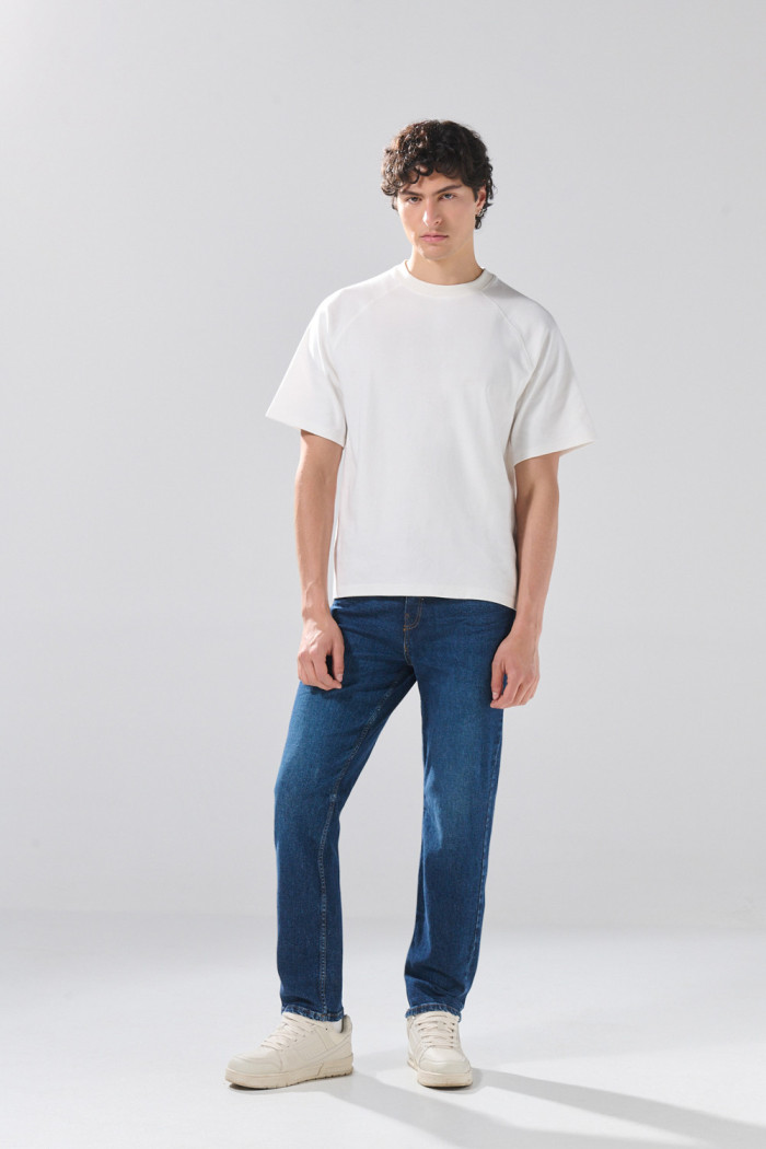 Jean tiro bajo straight leg infaltables azul con bota recta 
