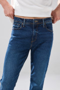 Jean tiro bajo straight leg infaltables azul con bota recta 
