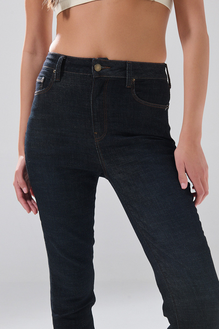 Jean infaltables azul intenso súper skinny con bolsillos
