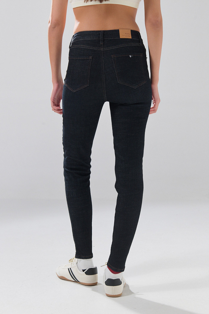 Jean infaltables azul intenso súper skinny con bolsillos
