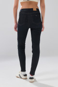 Jean infaltables azul intenso súper skinny con bolsillos
