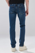 Jean azul oscuro slim infaltables tiro bajo con bolsillos
