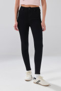 Jean negro súper skinny infaltables con tiro alto
