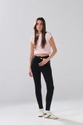 Jean negro súper skinny infaltables con tiro alto

