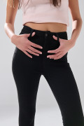 Jean negro súper skinny infaltables con tiro alto
