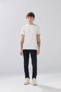 Jean skinny azul intenso infaltables tiro bajo con bolsillos

