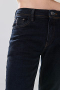 Jean skinny azul intenso infaltables tiro bajo con bolsillos
