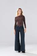 Body manga larga café drapeado con flores de Boho Club
