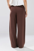 Pantalón unicolor jogger con bota ancha y prenses
