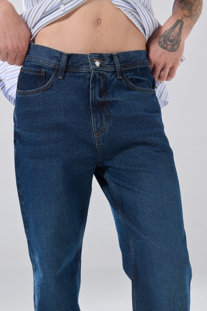 Jean baggy infaltables bota ancha azul oscuro con tiro medio
