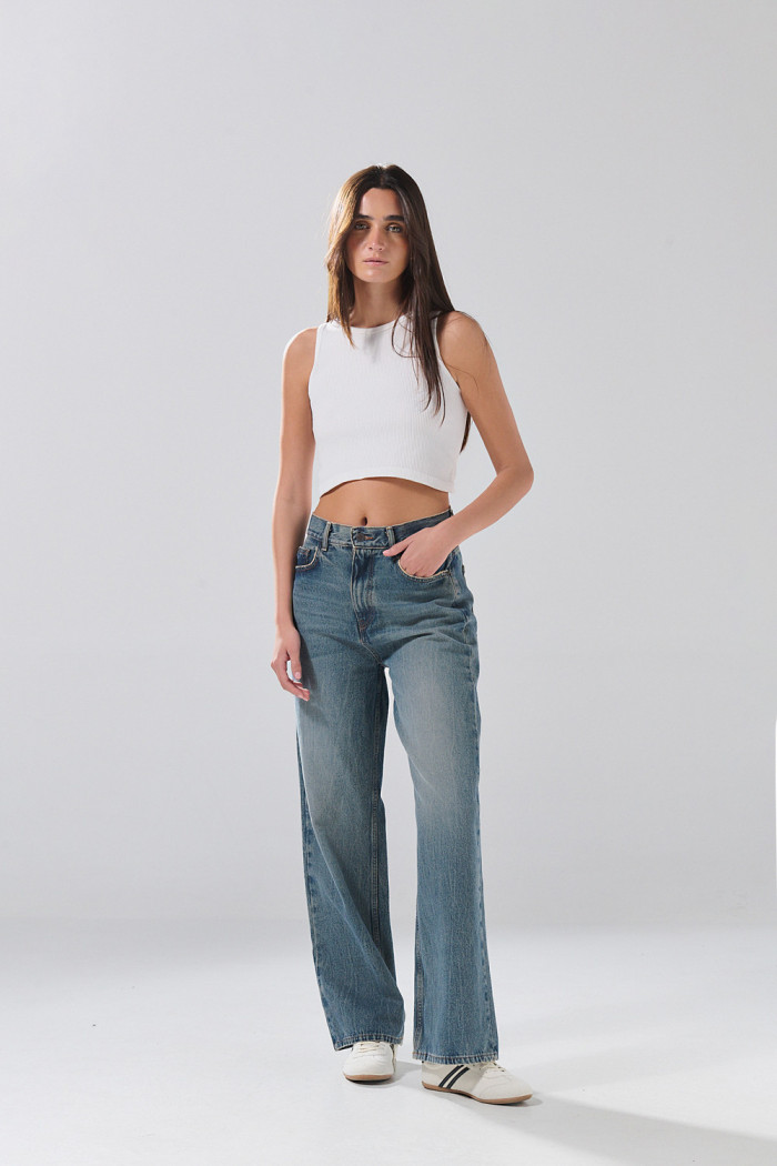 Jean baggy infaltables azul medio bota ancha con desgastes
