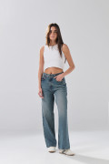 Jean baggy infaltables azul medio bota ancha con desgastes
