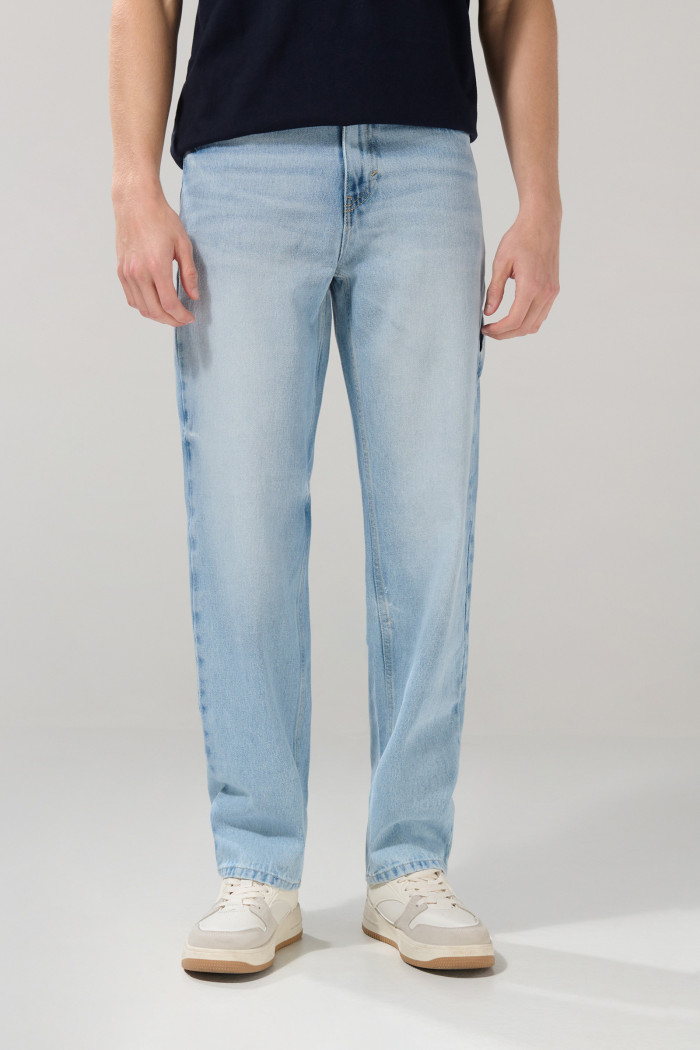 Jean 90´S tiro medio azul con charretera y bota ancha