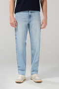 Jean 90´S tiro medio azul con charretera y bota ancha